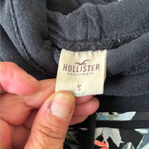 Hollister‎ Hooded Graphic Sweatshirt - Picture 2 of 5